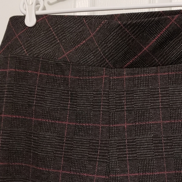 Pink plaid capris - Picture 4 of 4